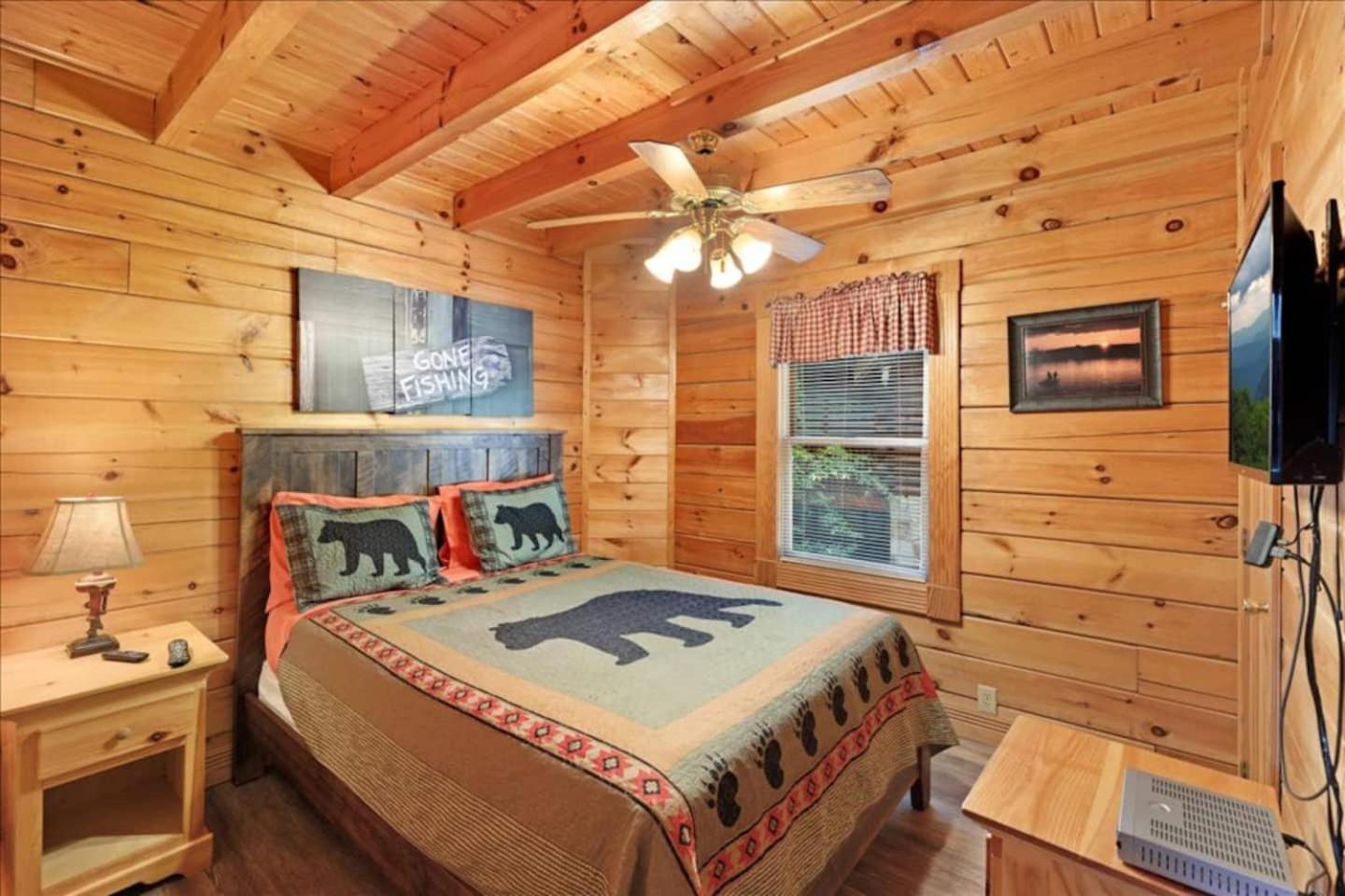 5Br Smoky Cabin Hot Tub, Games, 1 Mi To Parkway Pigeon Forge Exterior photo