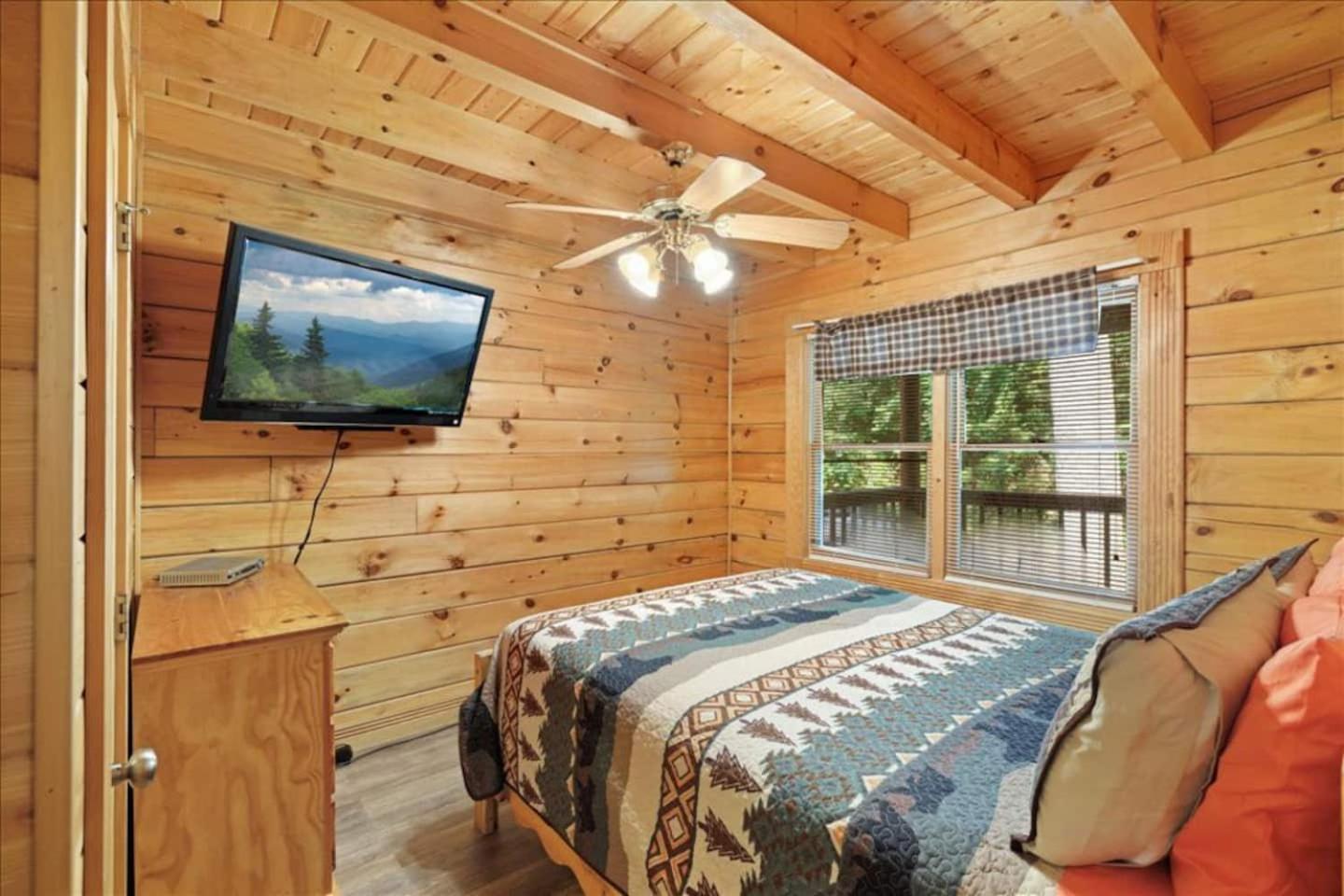 5Br Smoky Cabin Hot Tub, Games, 1 Mi To Parkway Pigeon Forge Exterior photo