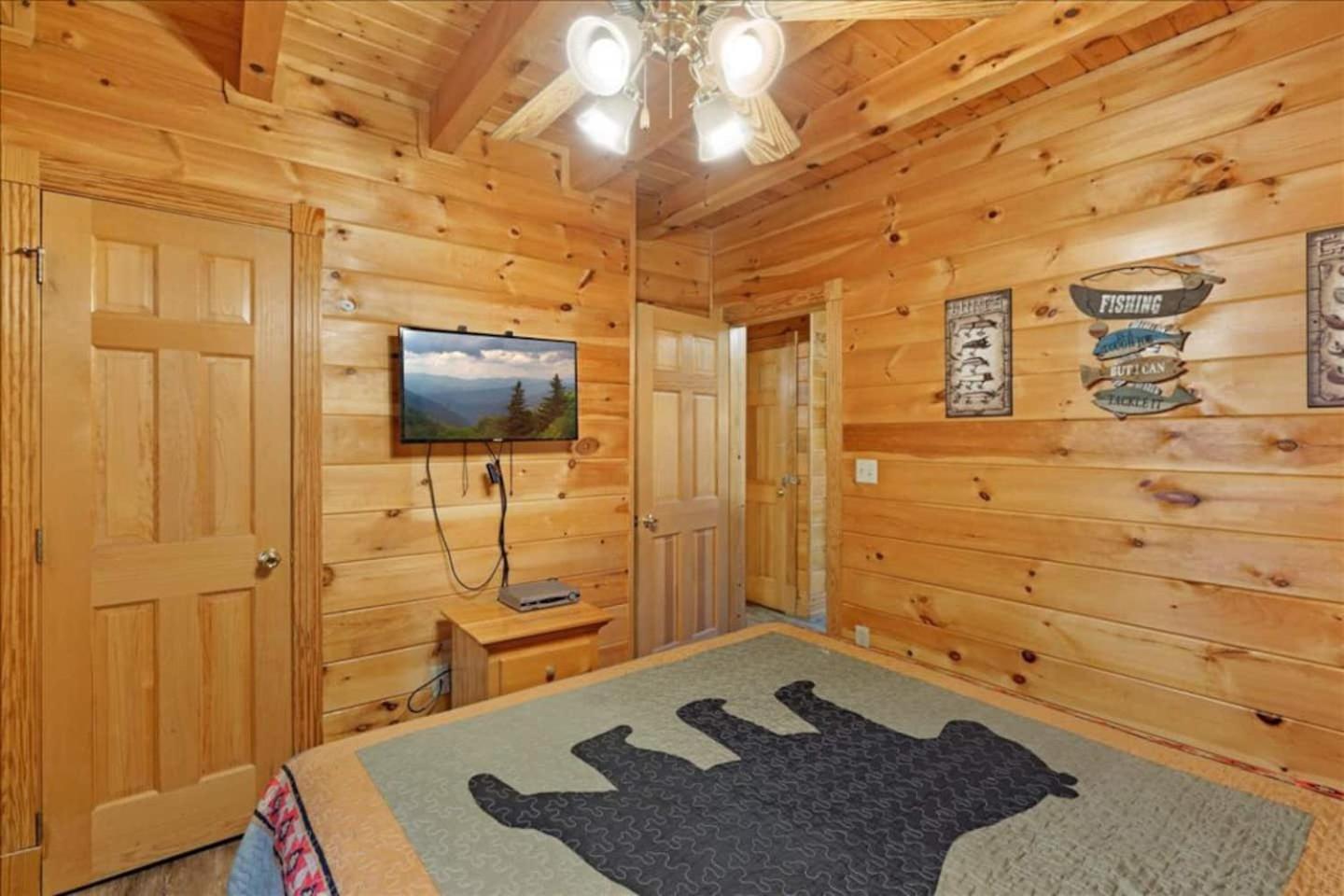 5Br Smoky Cabin Hot Tub, Games, 1 Mi To Parkway Pigeon Forge Exterior photo