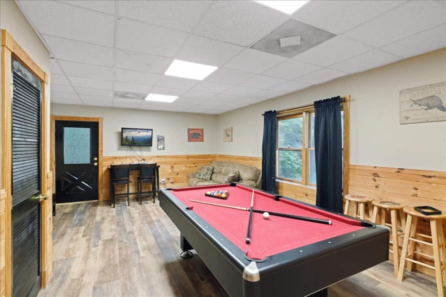 5Br Smoky Cabin Hot Tub, Games, 1 Mi To Parkway Pigeon Forge Exterior photo