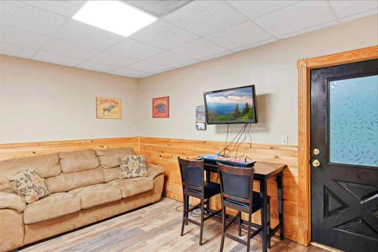 5Br Smoky Cabin Hot Tub, Games, 1 Mi To Parkway Pigeon Forge Exterior photo